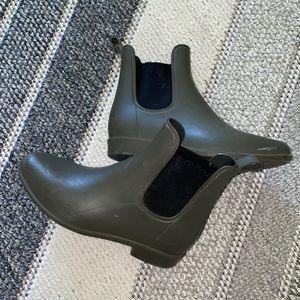 Target Booties boots size 6 hunter green and black